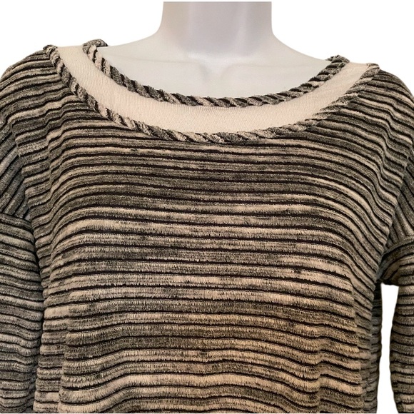 Lightweight Sweater Top by Splendid size Small - Picture 4 of 7